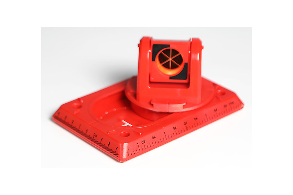 Dispositif d’aide au marquage et piquetage pour stations totales robotisées avec mini-prisme