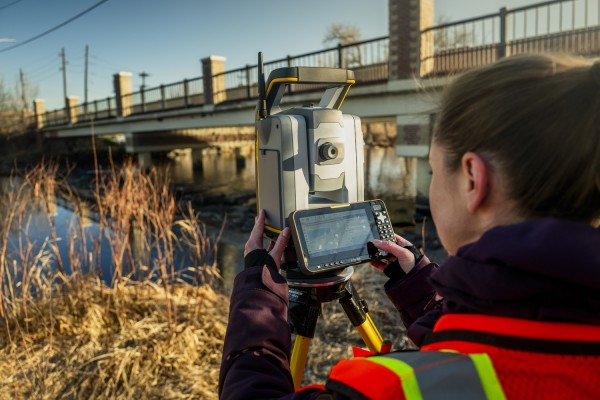Trimble® T70